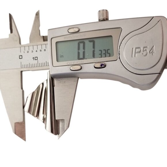 Givenchy Silver-Tone Geometrical Ribbed Wrinkled Triangular Clip-On Earrings L56 - Picture 10 of 11